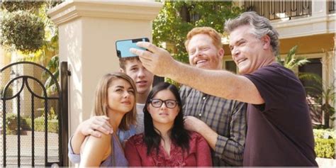 Modern Family: 10 Reasons Alex & Haley Aren't Real Friends.